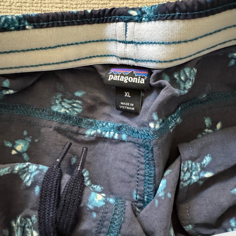 Patagonia Women 5-inch Baggie’s - Picture 5 of 5